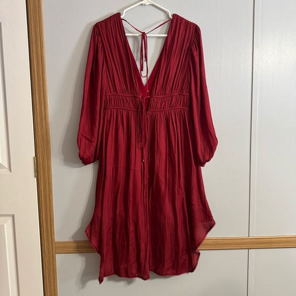 Halston Heritage Elegant Red Plunge Neckline Dress in Size 4 - Picture 4 of 16